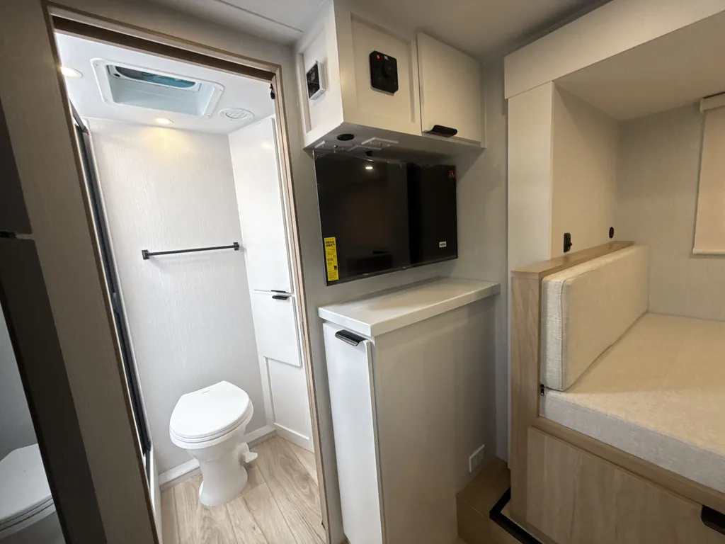 2027 Winnebago Micro Minnie 2108DS, Photos photo 12