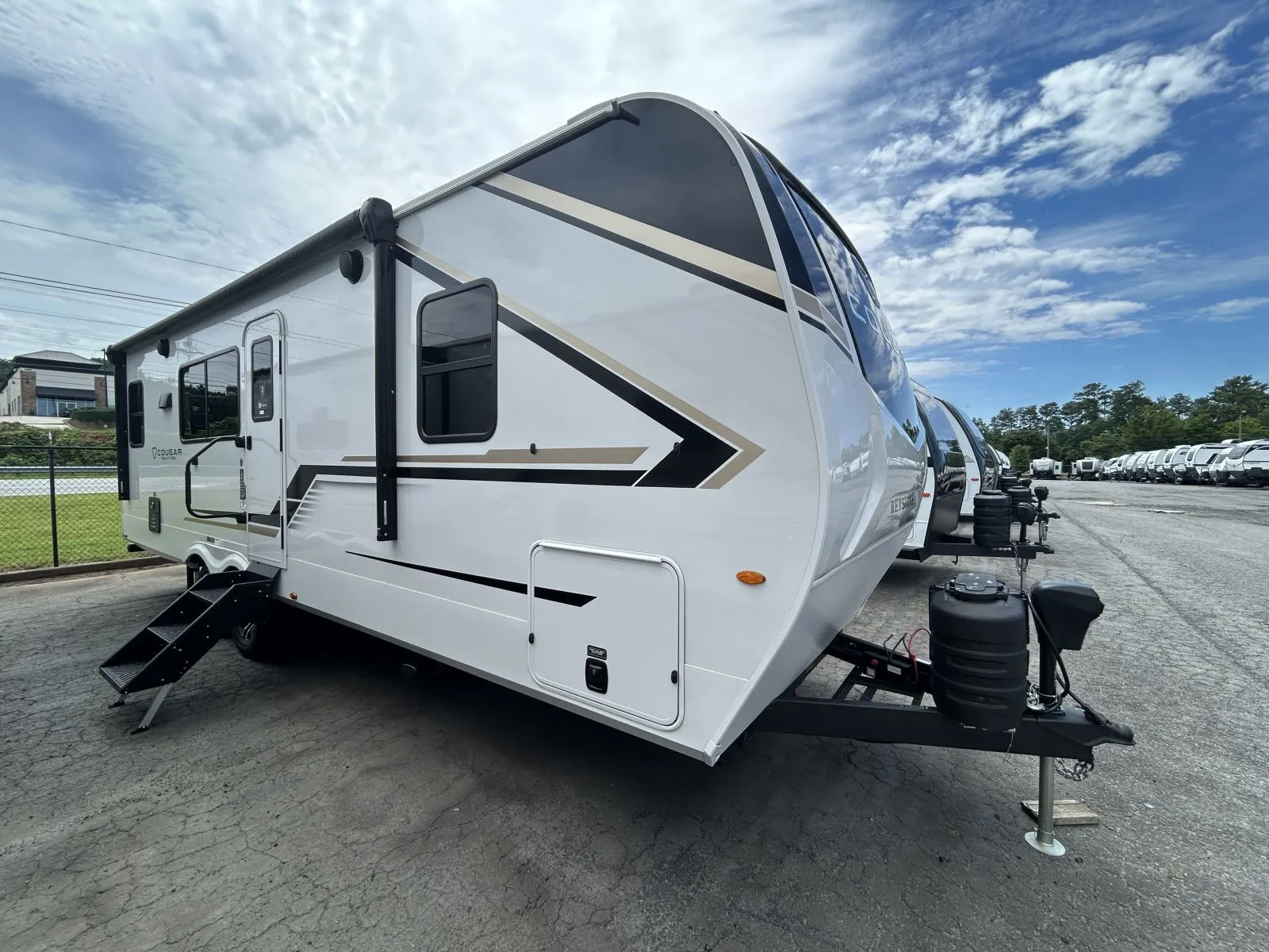 2027 Keystone COUGAR HALF-TON 26LBW - Photo 3