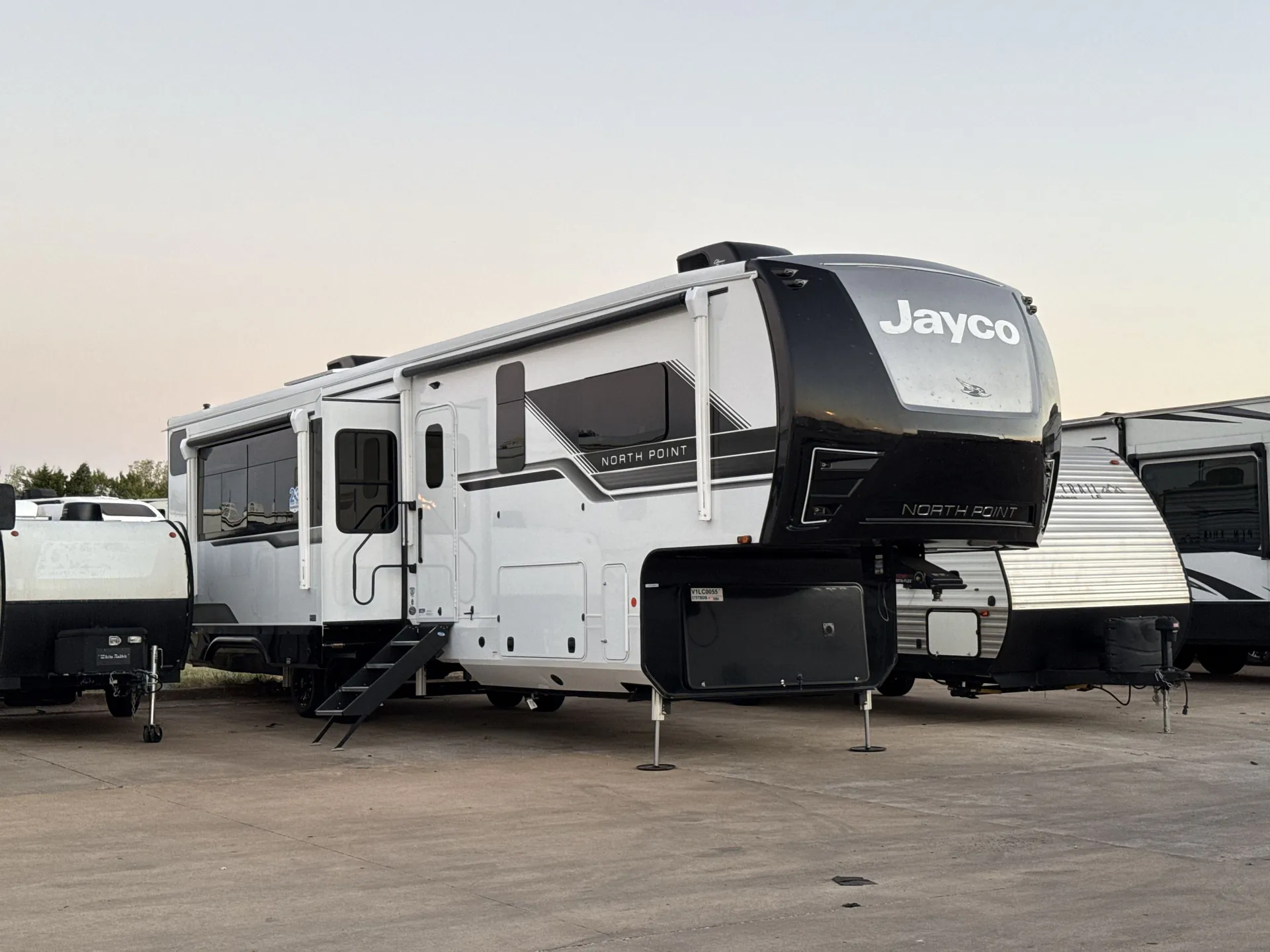 2027 Jayco North Point 375TBDB - Photo 2