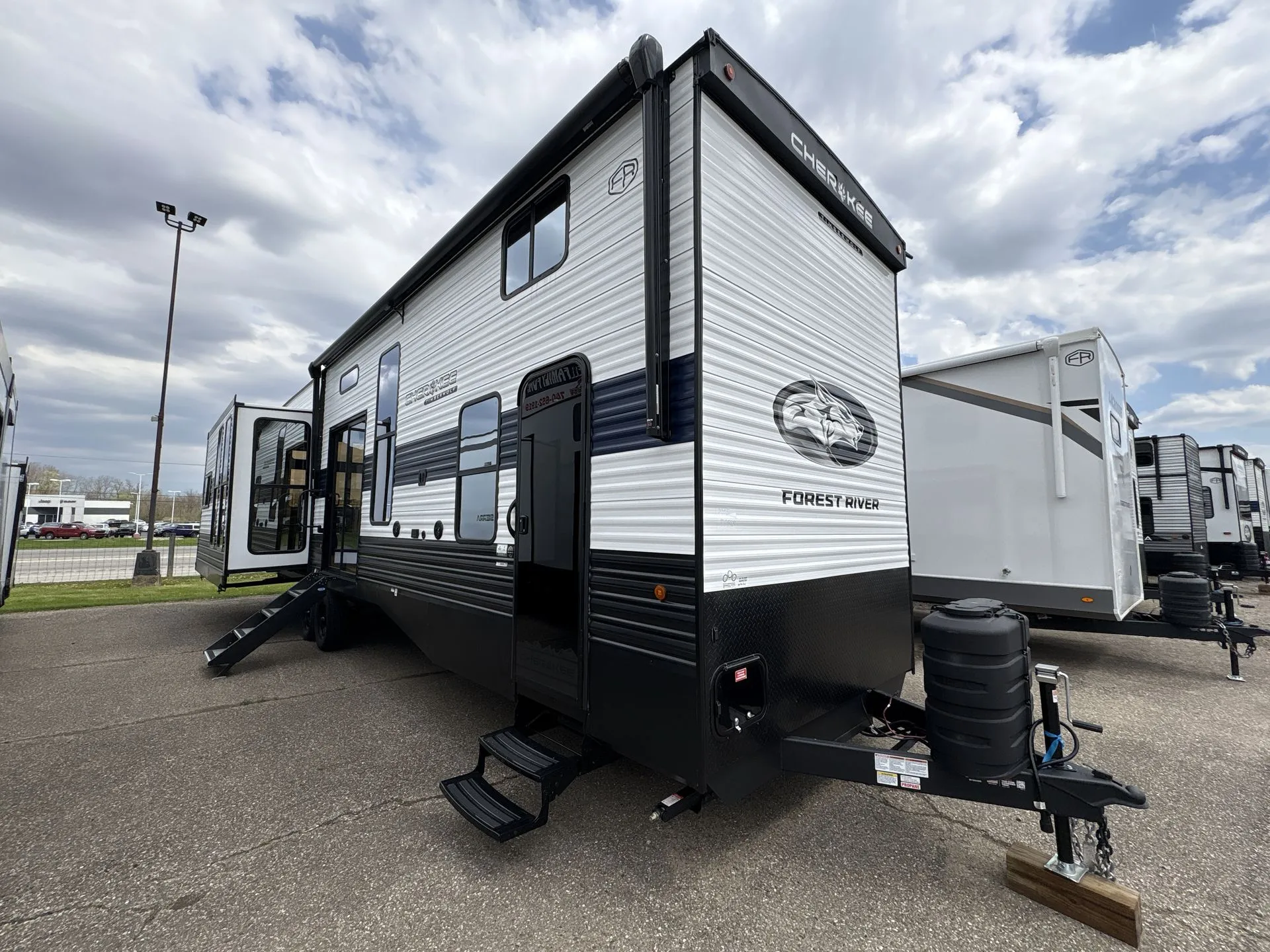 2026 Forest River Cherokee Timberwolf 39DL - Photo 2