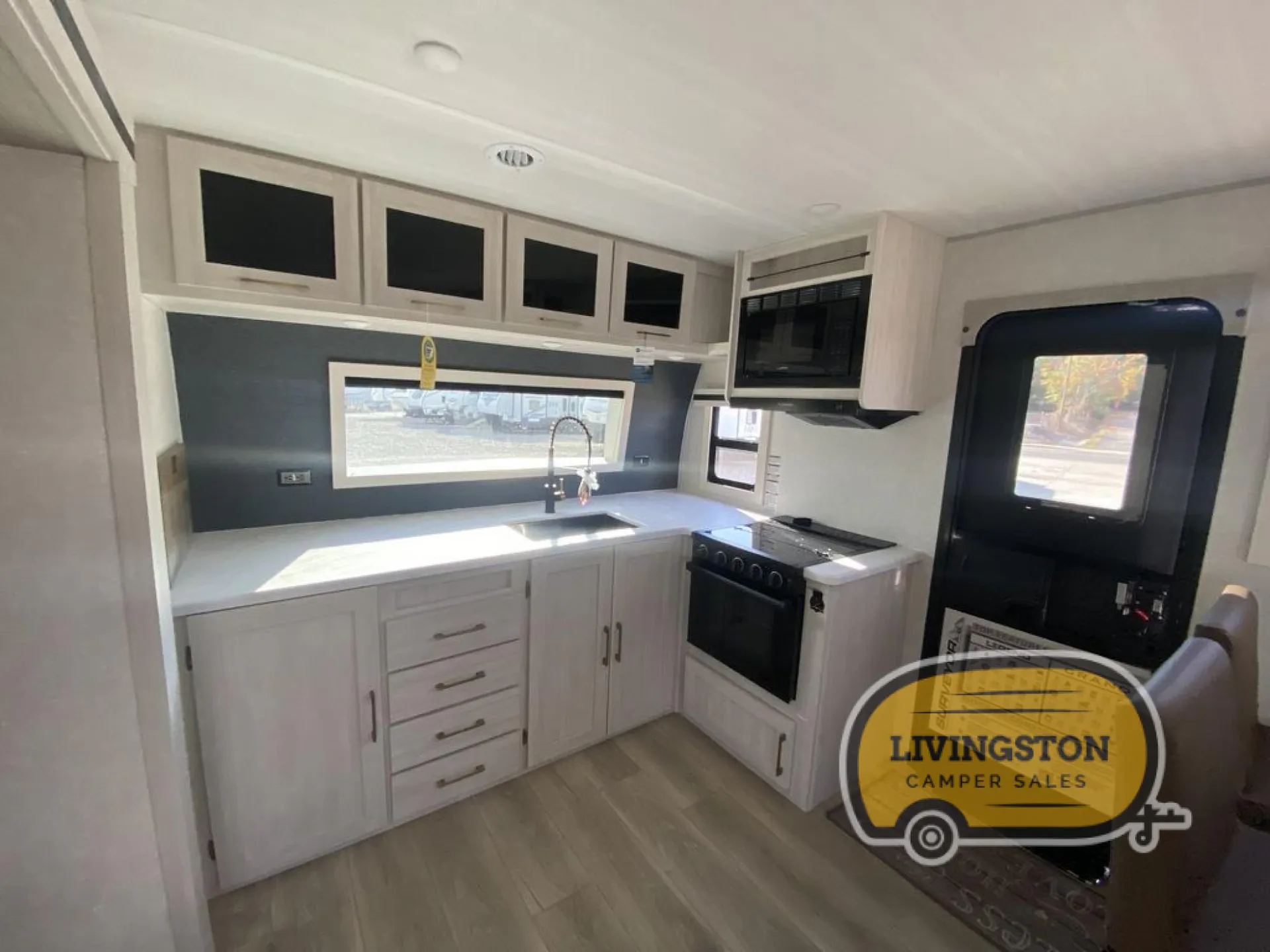 2025 Forest River Grand Surveyor 275FKBS — Photo 6