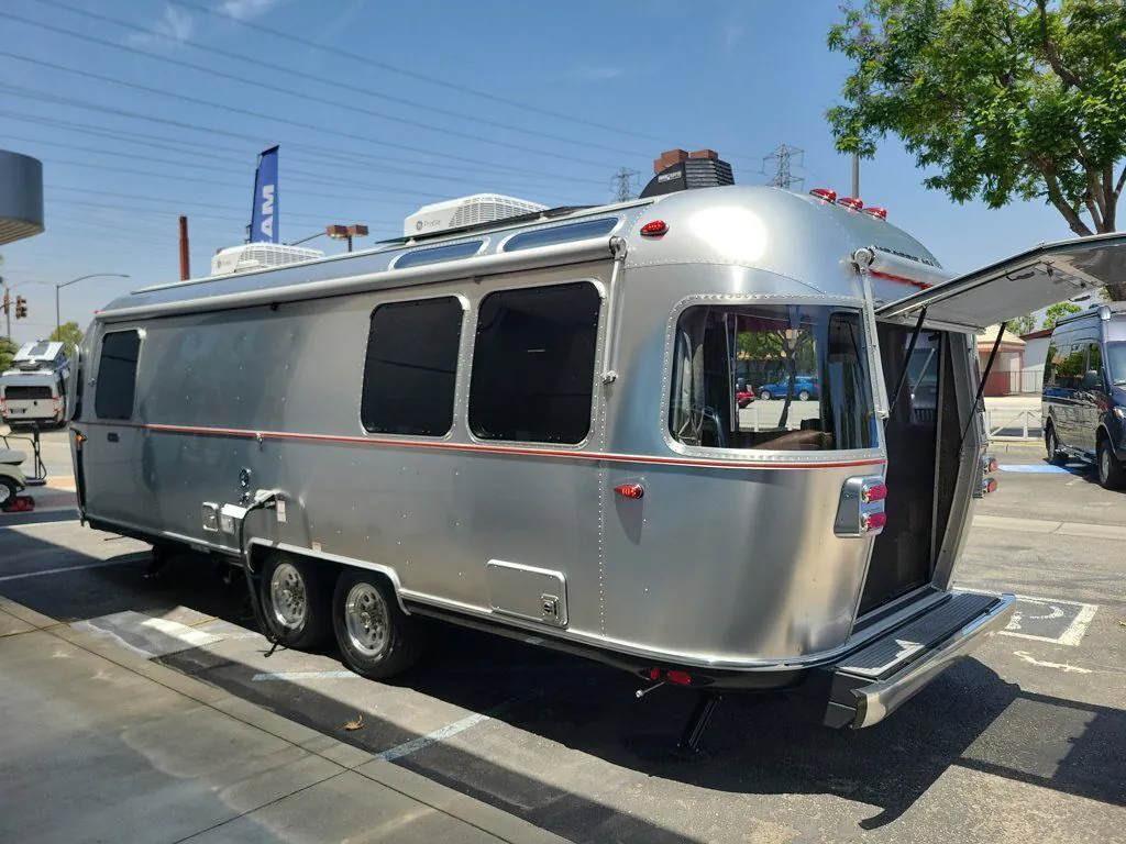 2026 Airstream Stetson+6666 27FB Queen - Photo 3