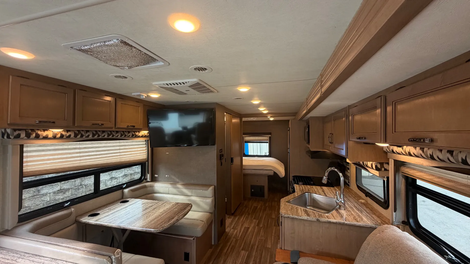 2018 Thor Motor Coach A.C.E. 29.3 - Photo 4