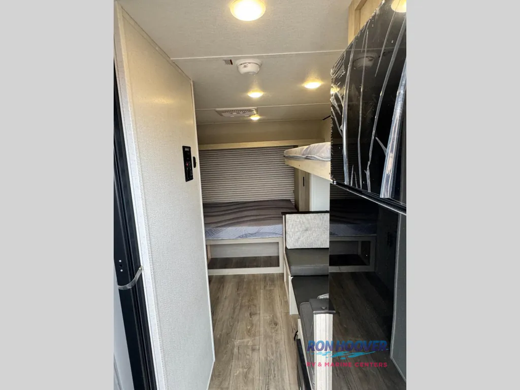 2026 Shasta Compact 17LB, Photos photo 2