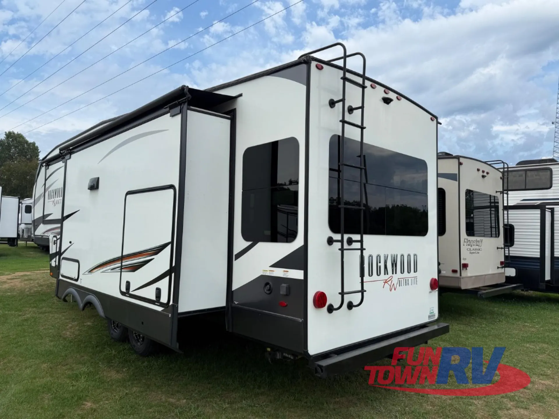 2021 Forest River Rockwood Ultra Lite 2883WS - Photo 4
