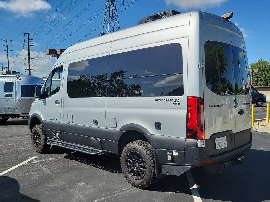 2025 Airstream Interstate 19X - Photo 4