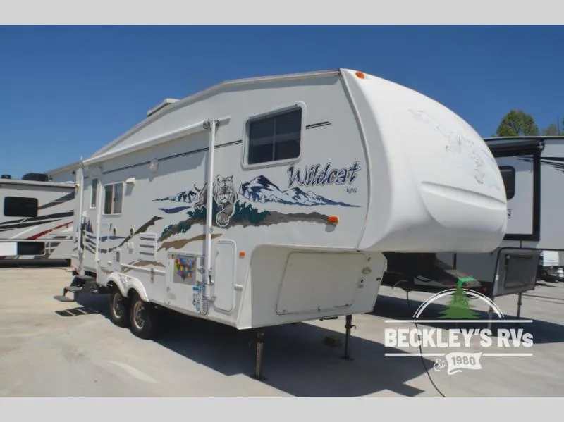 2005 Forest River RV Wildcat 25RL - Photo 3