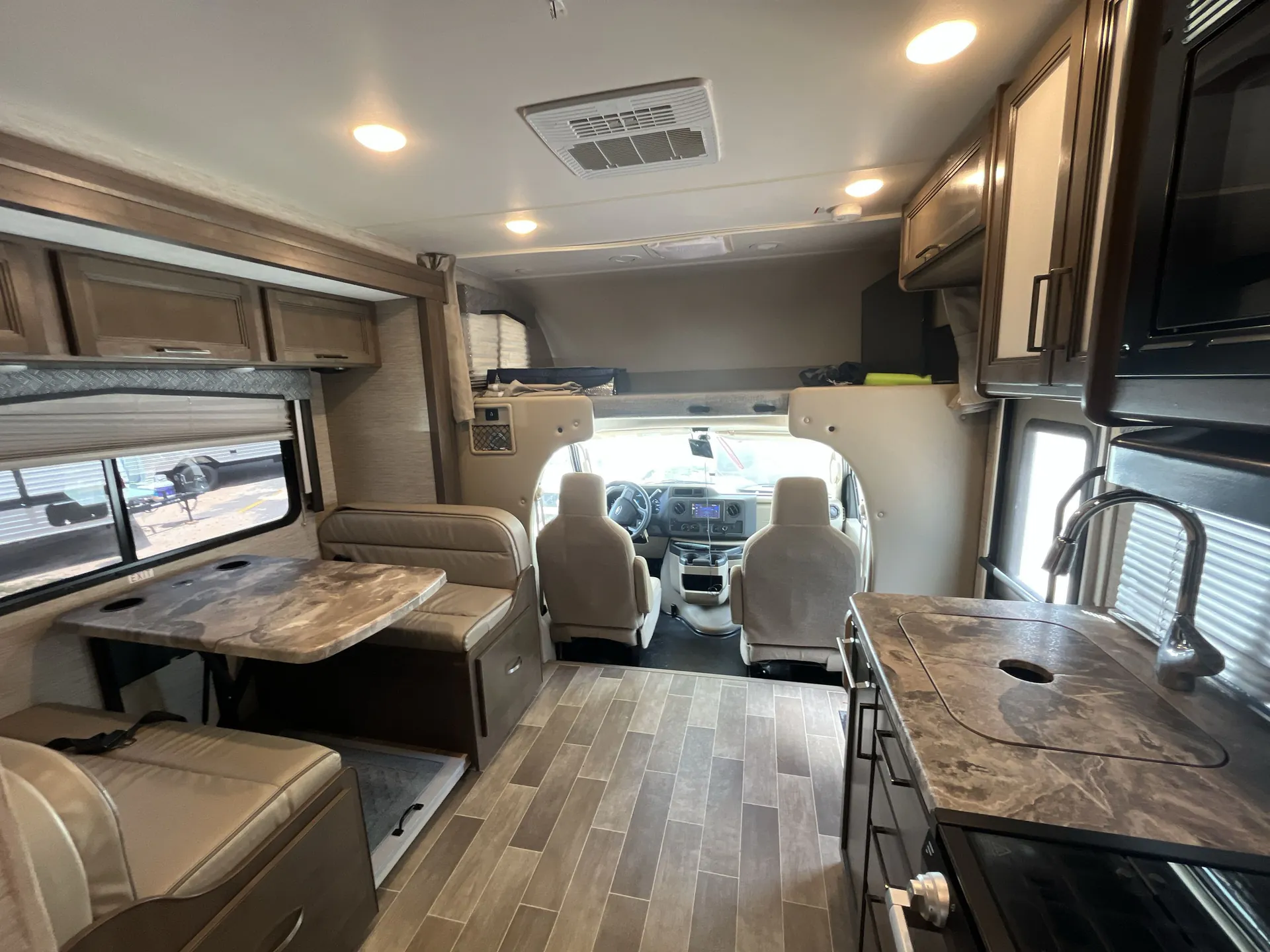 2022 Thor Motor Coach Chateau 25V — living area main