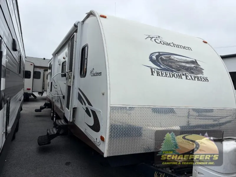 2012 Coachmen Freedom Express 310BHDS - Photo 3