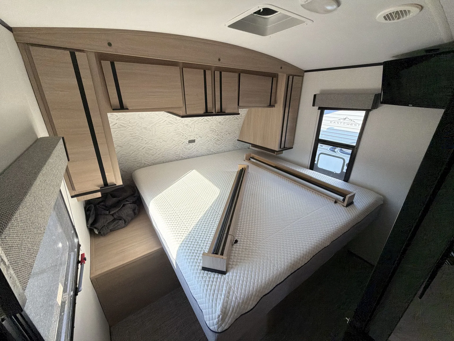 2021 Cruiser RV Radiance 25RB — living area main
