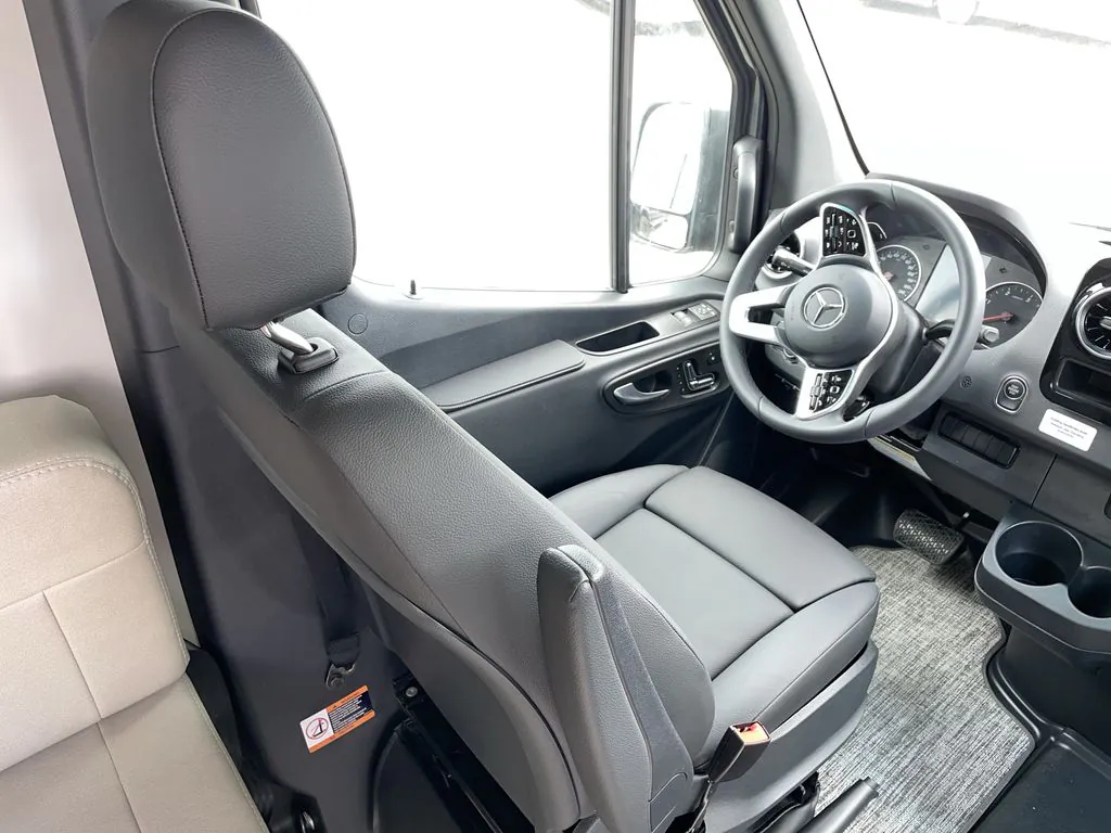 2026 Thor Motor Coach Sanctuary 19M - Photo 4