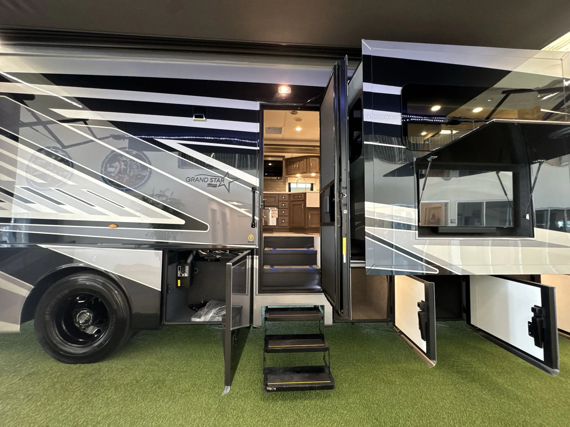2026 Newmar Grand Star 3940 - Photo 3