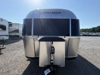 2026 Airstream Classic 28RB - Photo 2