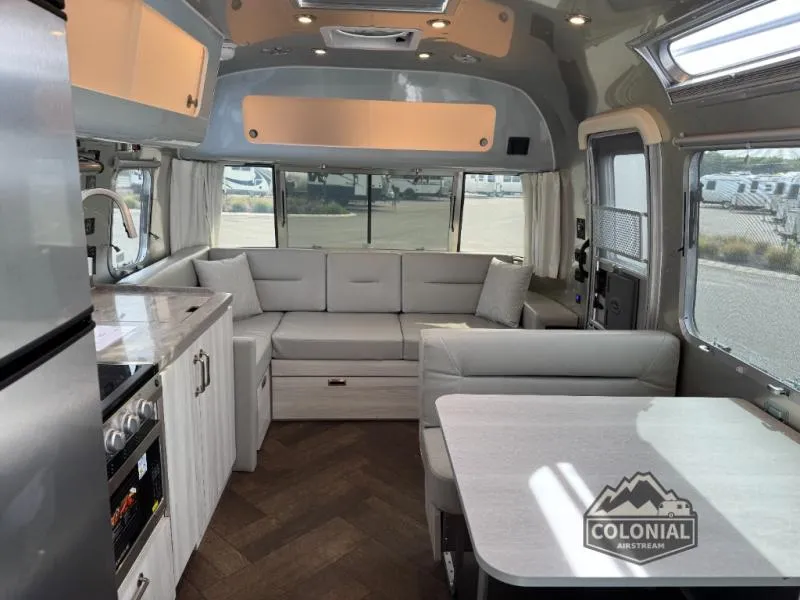 2026 Airstream International 28RB - Photo 3