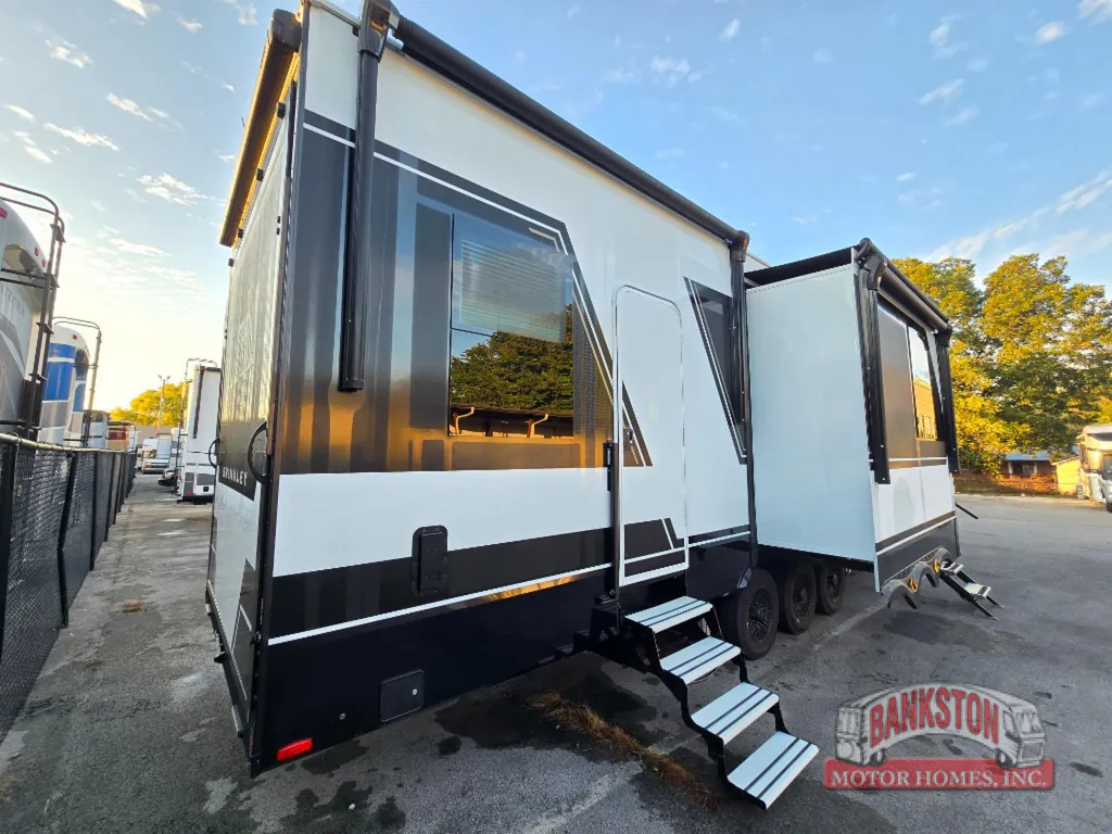 2026 Brinkley Model G 3520, Photos photo 4