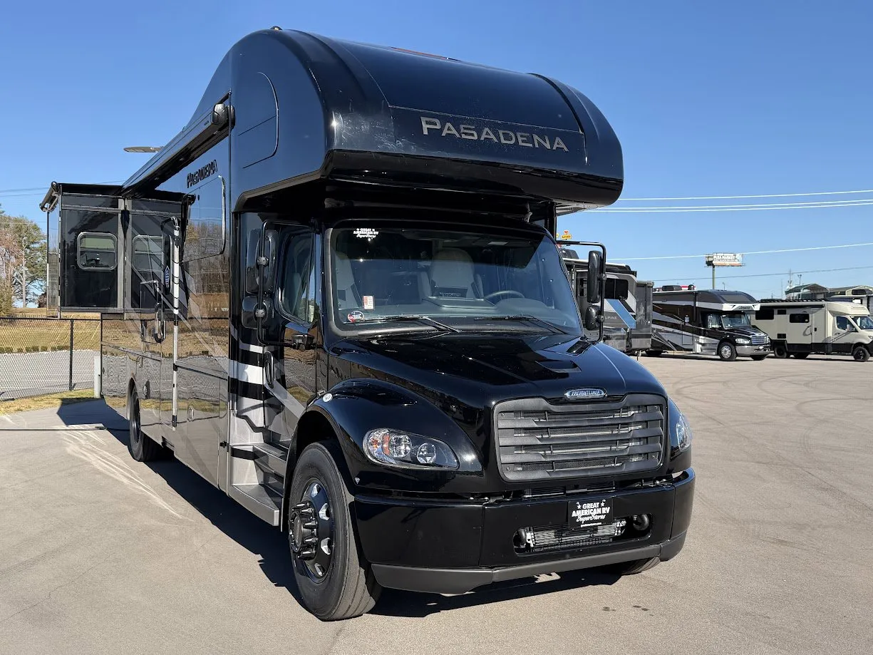 2026 Thor Motor Coach Pasadena 34XG - Photo 2