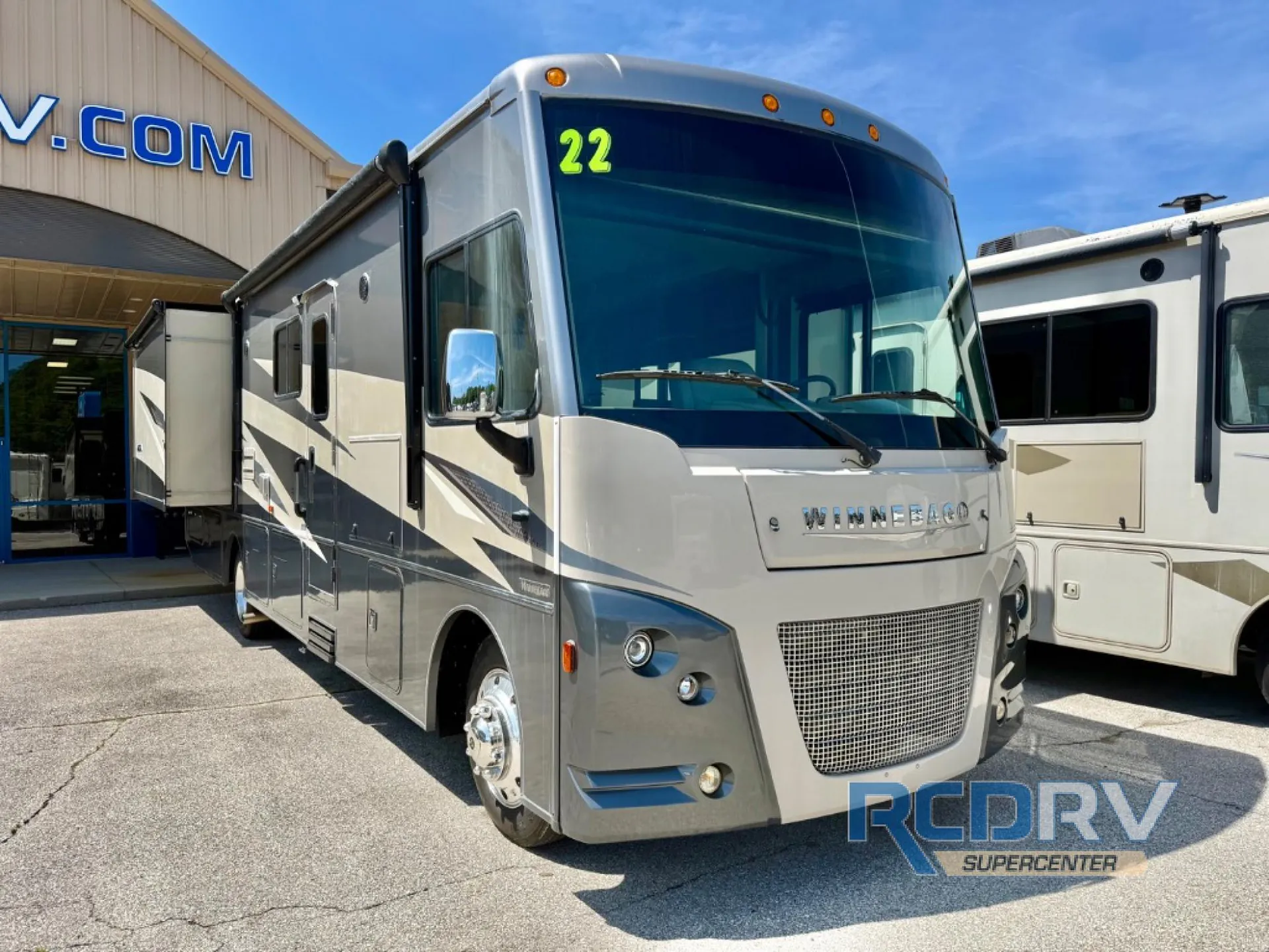 2022 Winnebago Vista 35U - Photo 2