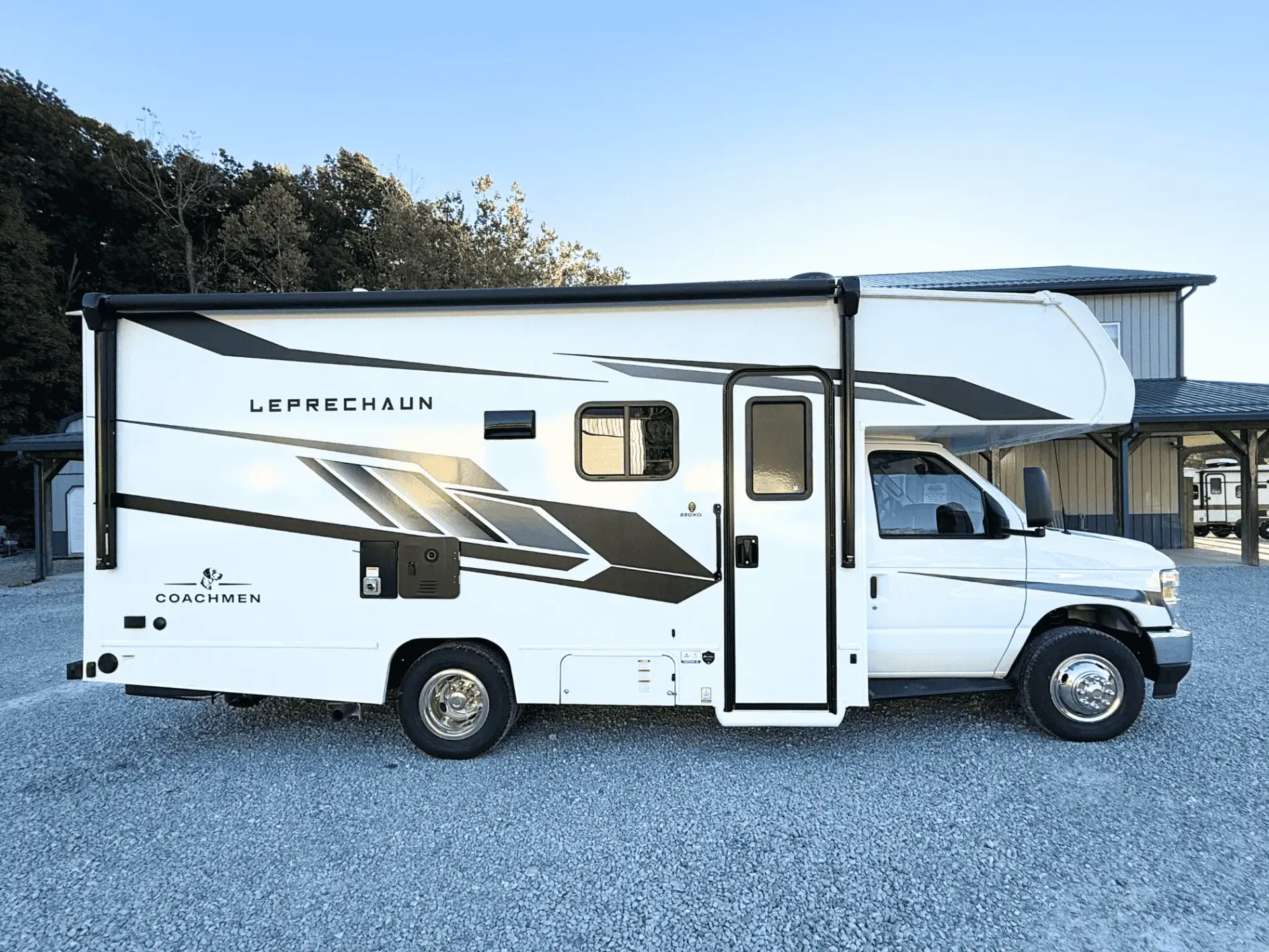 2026 Coachmen Leprechaun 220XG - Photo 3