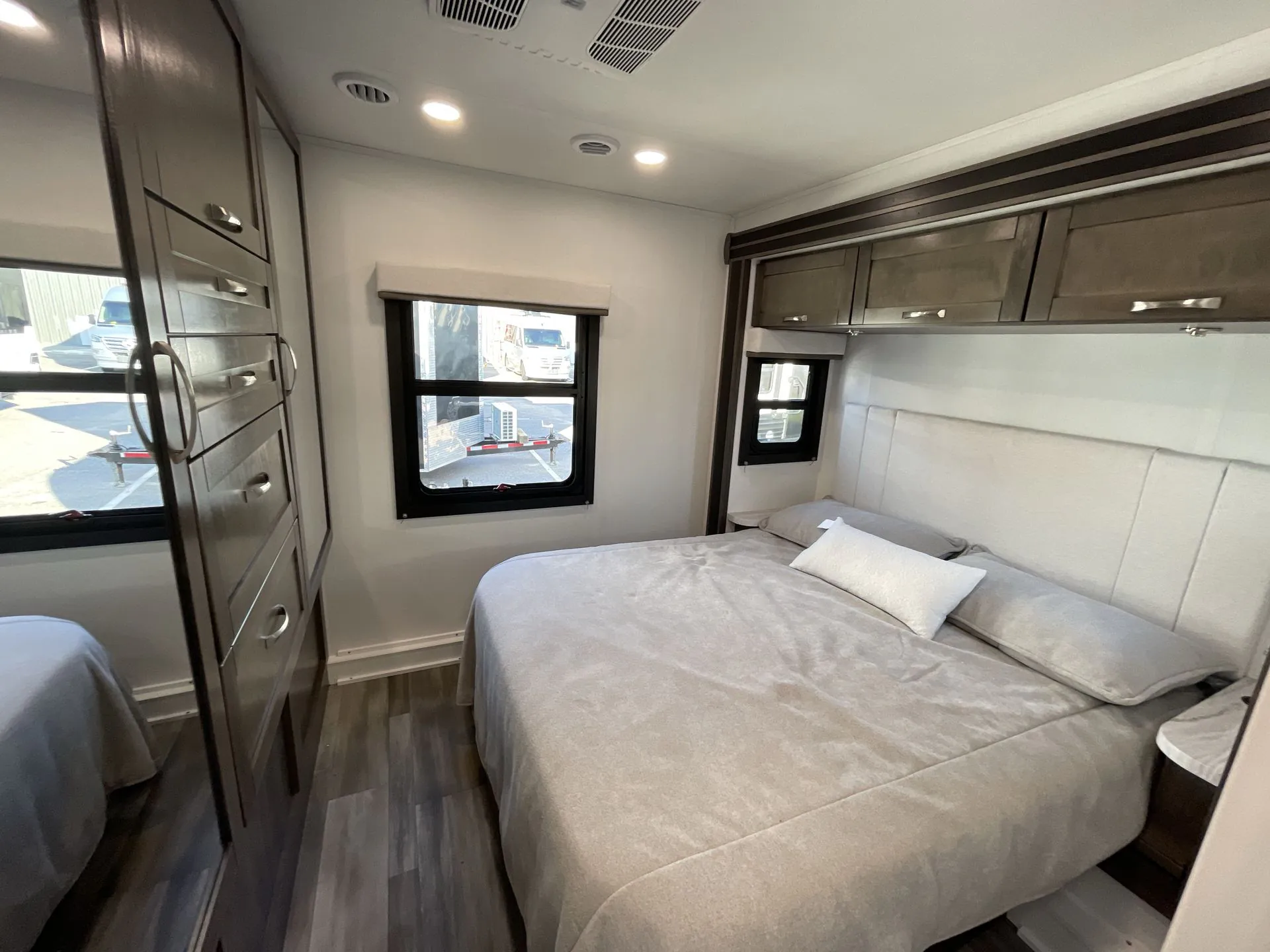 2026 Entegra Coach Odyssey 29V - Photo 2