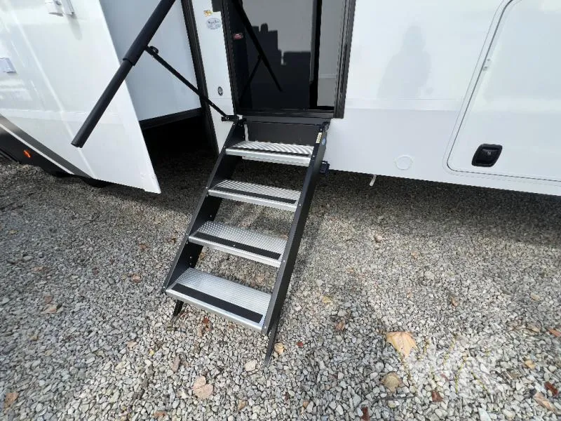 2027 Alliance RV Valor 37V11 - Photo 4