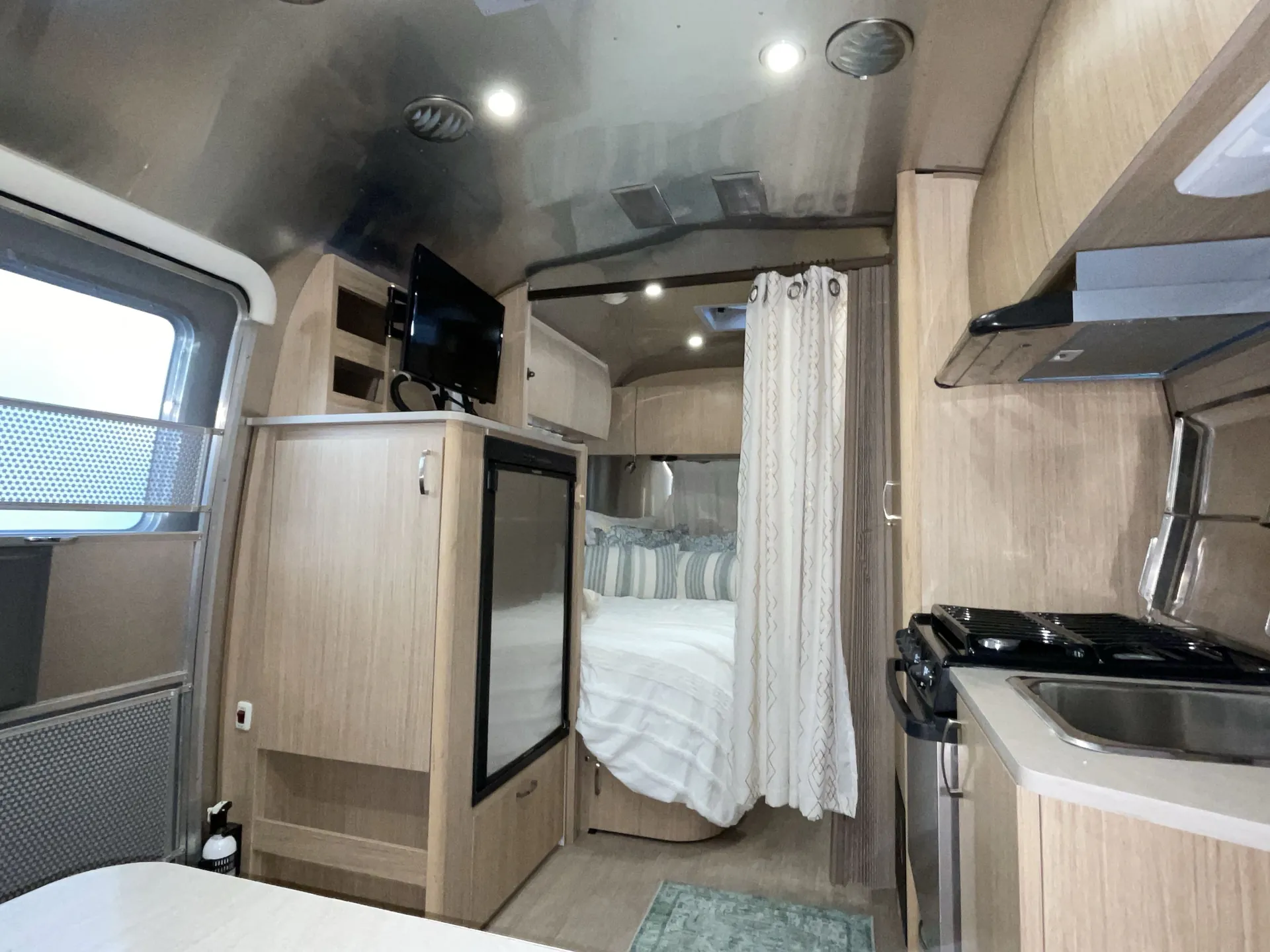 2018 airstream Flying Cloud 19CB - Photo 3