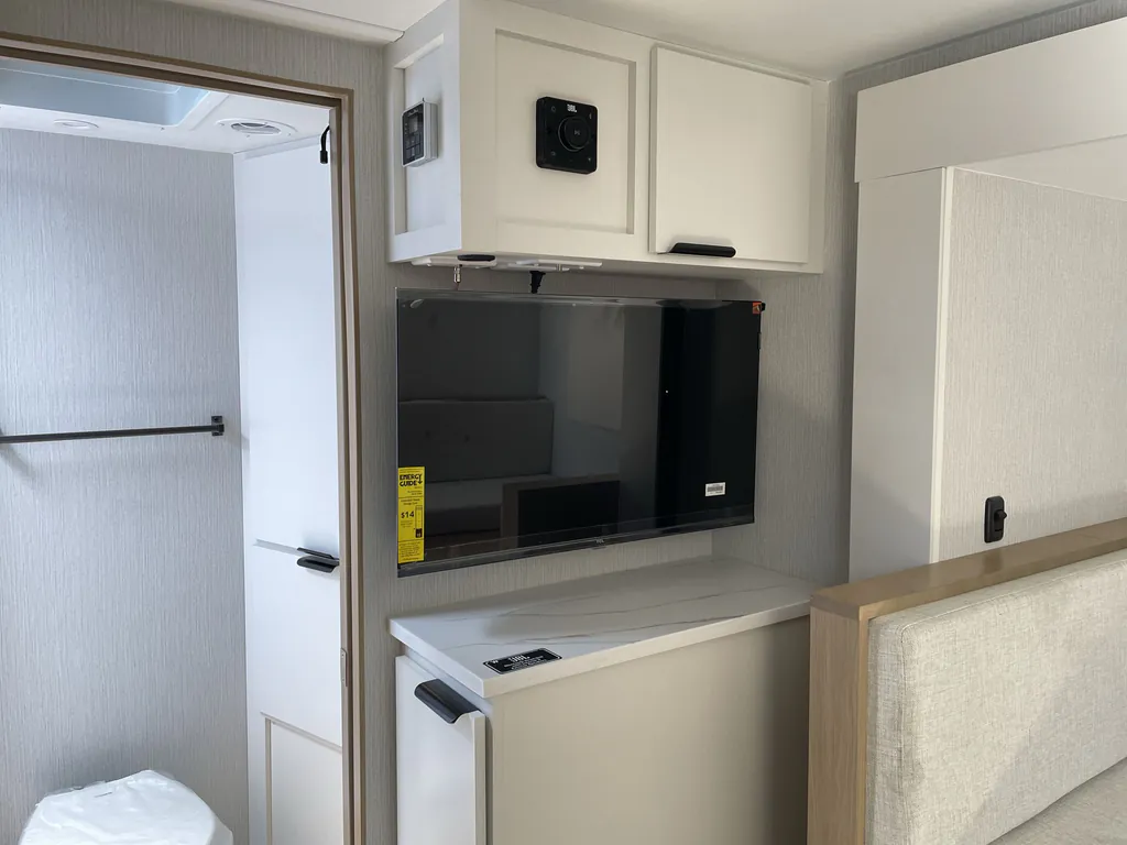 2027 Winnebago Micro Minnie 2108DS, Photos photo 13