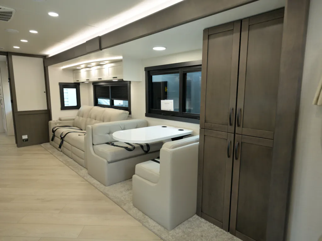 2027 Entegra Coach Accolade 37K, Photos photo 17