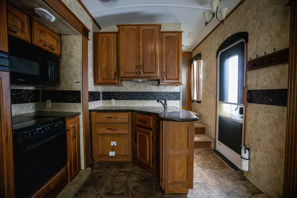 2011 Keystone Montana 3100RL, Photos photo 14