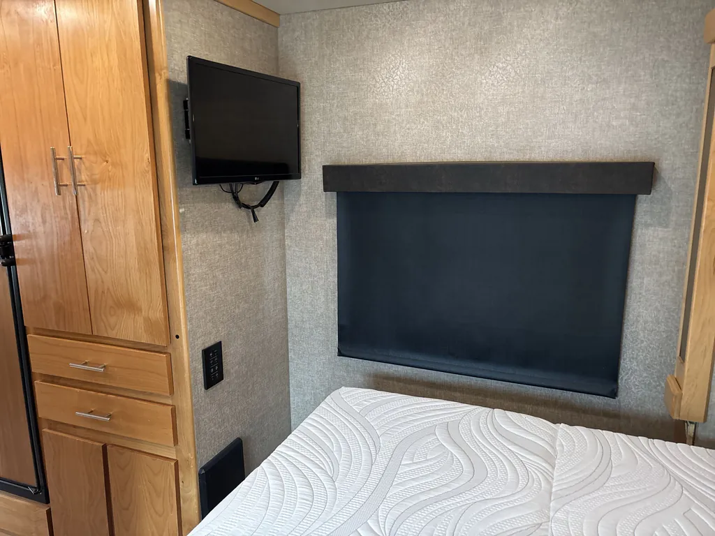2017 Tiffin Wayfarer 24 QW, Photos photo 13