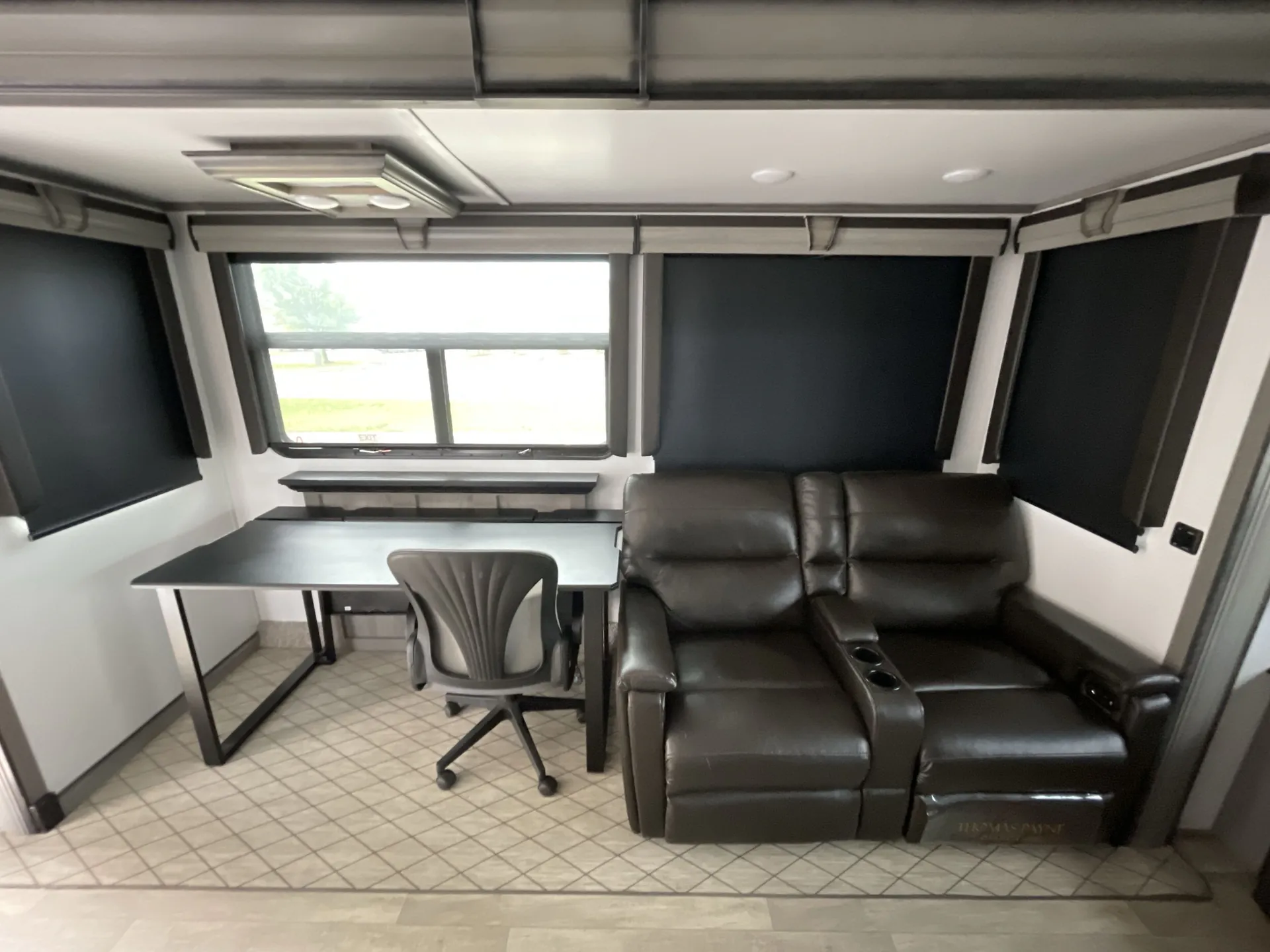 2022 Keystone Montana 3231CK — living area main