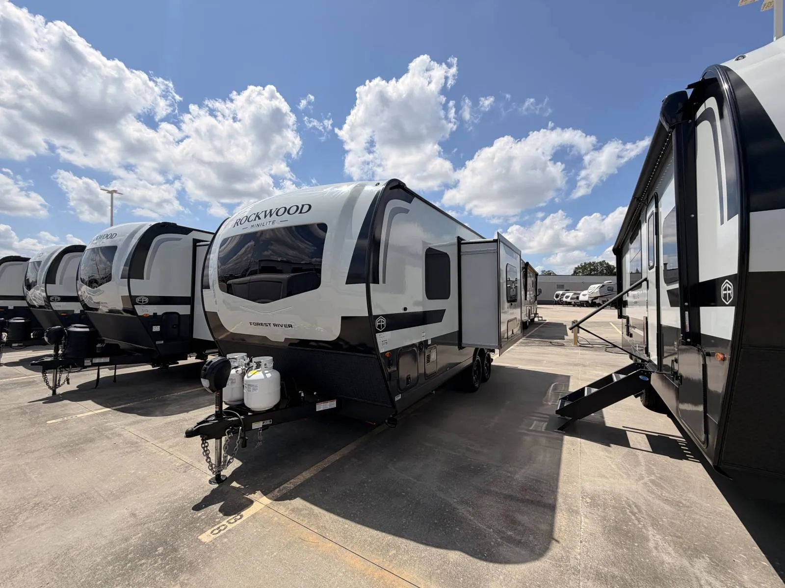 2027 Forest River Rockwood Mini Lite 2109S - Photo 2