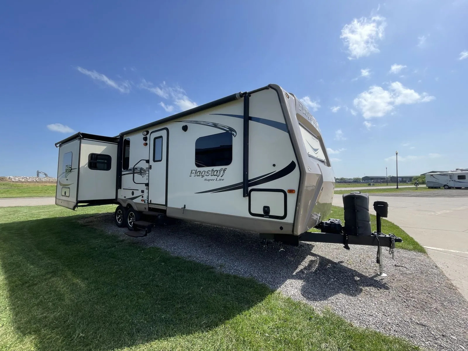 2017 Forest River FLAGSTAFF SUPER LITE 27RLWS - Photo 2