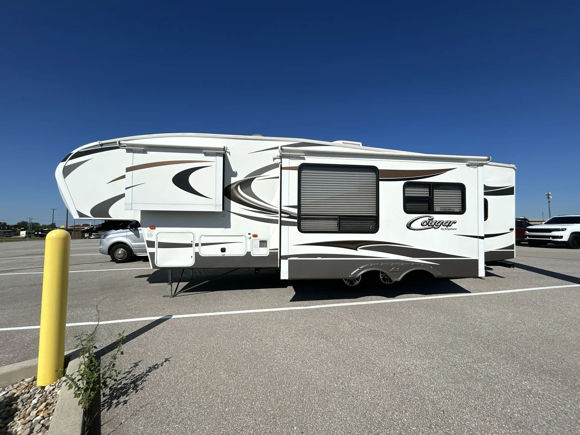 2014 Keystone Cougar XLite 28RDB — living area main