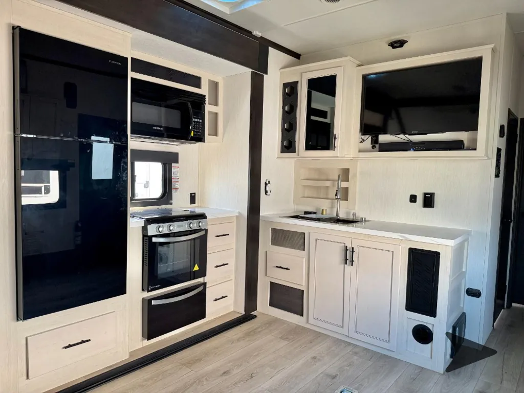2026 Forest River Vengeance Rogue Armored 26L140, Photos photo 19