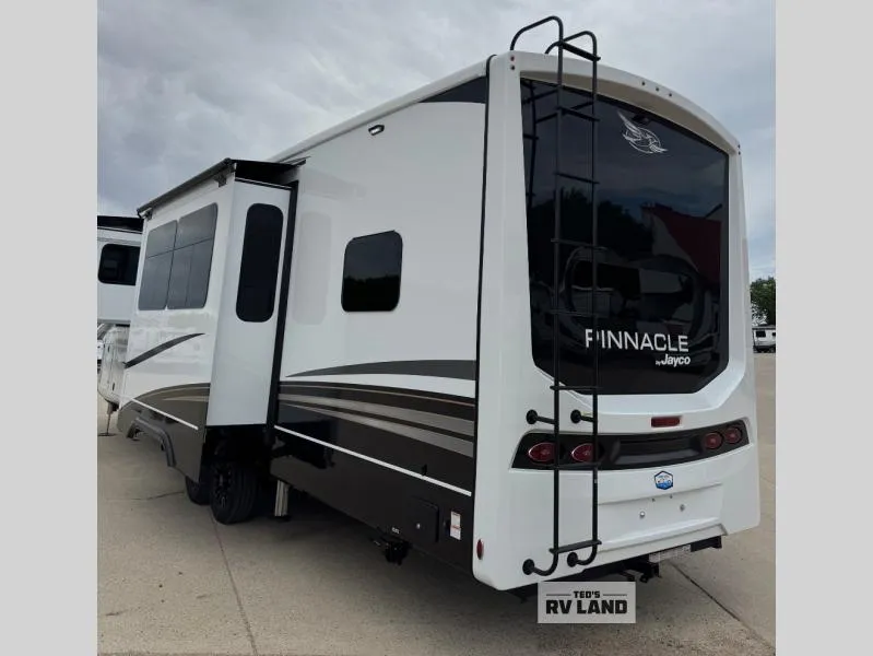 2027 Jayco Pinnacle 38FBRK - Photo 4
