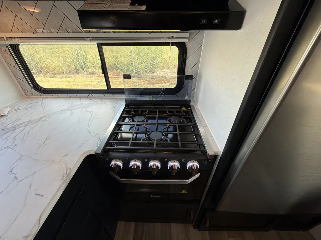 2023 Coachmen Freedom Express Ultra Lite 274RKS, Photos photo 10
