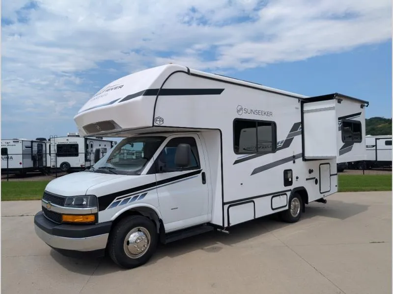 2027 Forest River Sunseeker LE 2250SLE - Photo 4