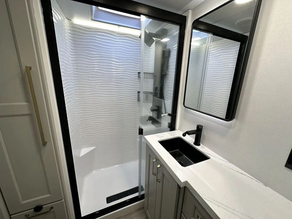 2026 Brinkley Model G 4150, Photos photo 33