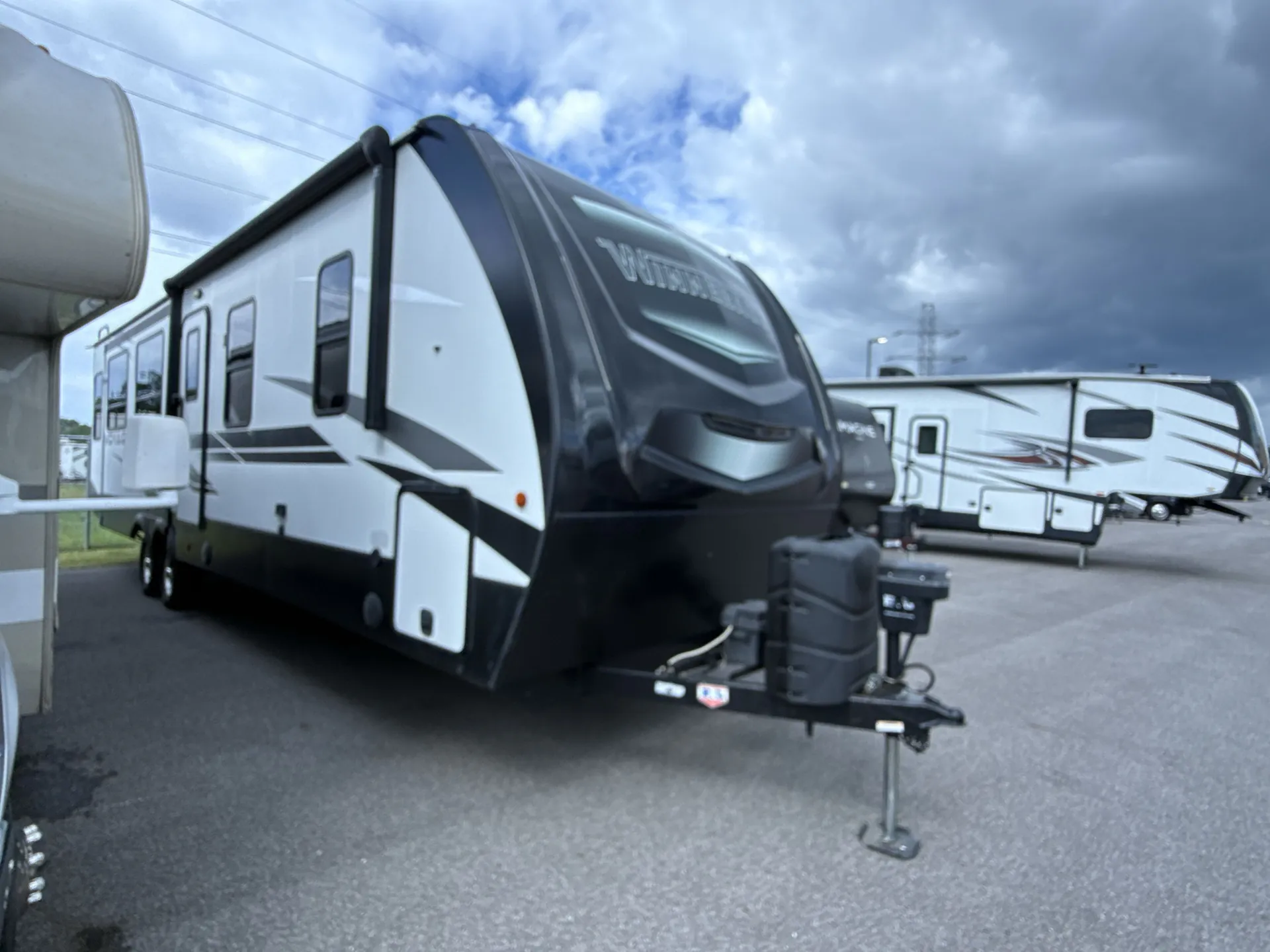 2022 Winnebago Voyage V3235RL - Photo 2