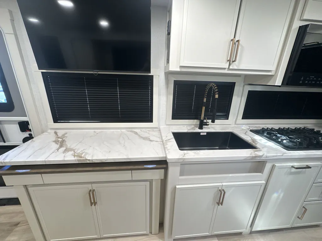 2026 Brinkley Model Ix 20X, Photos photo 11