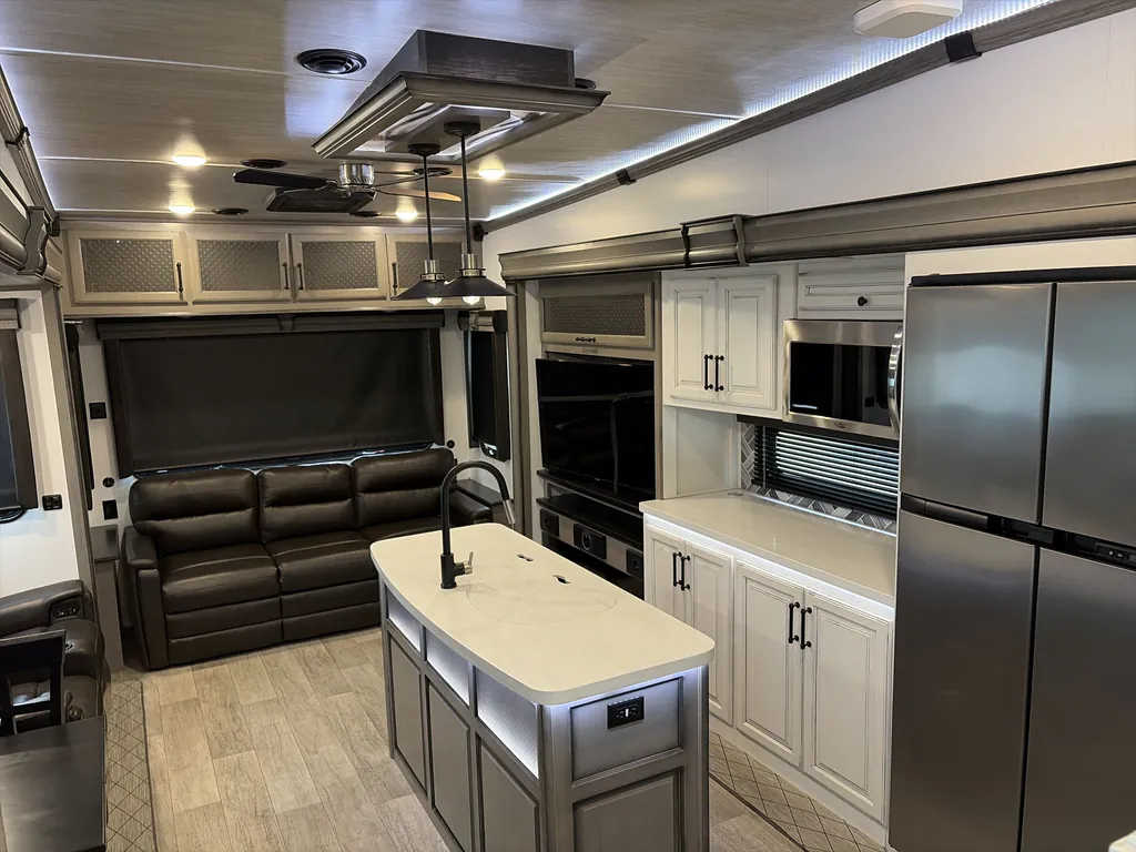 2022 Keystone Montana 3231CK, Photos photo 2