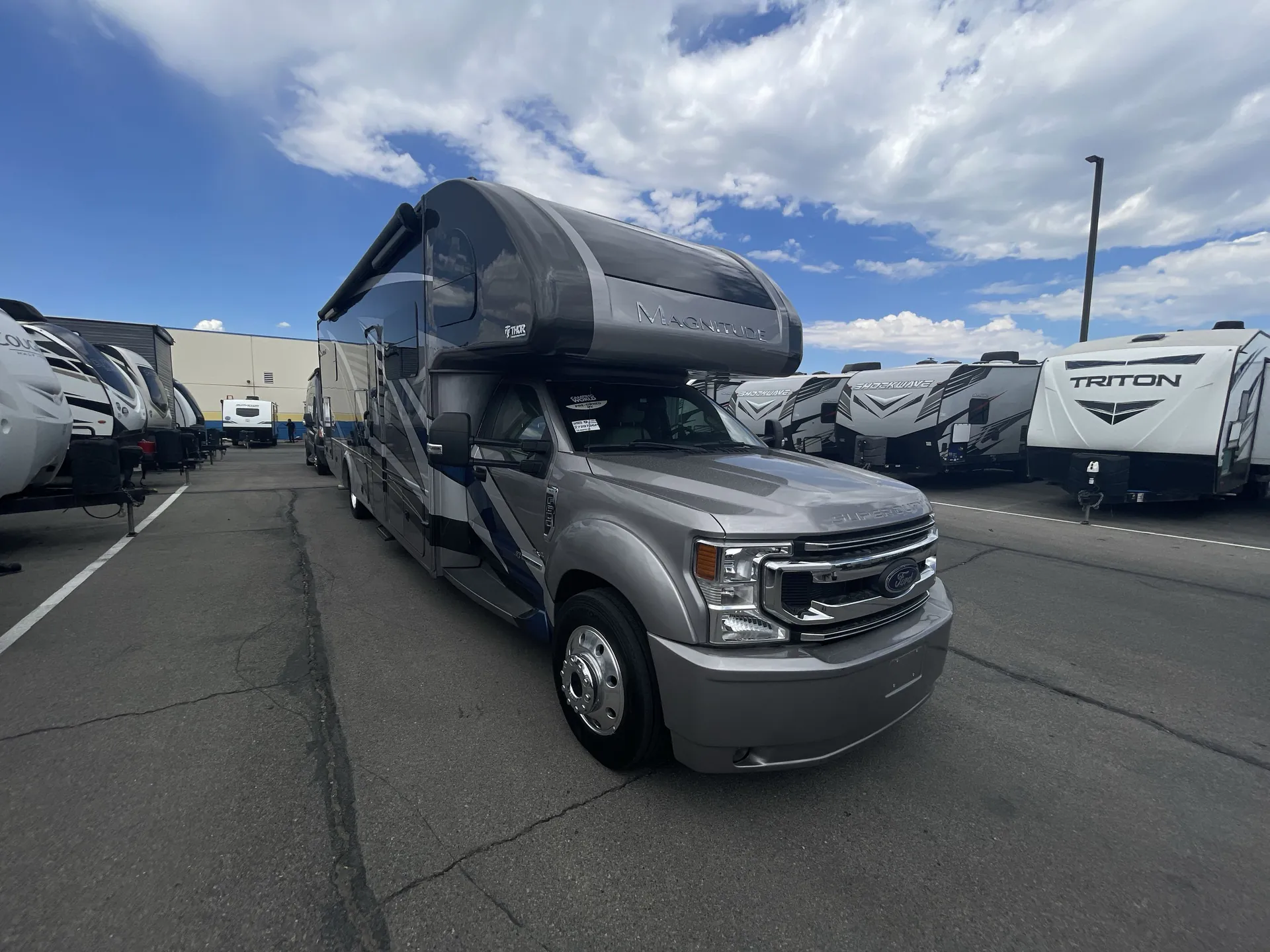 2022 Thor Motor Coach Magnitude RS36