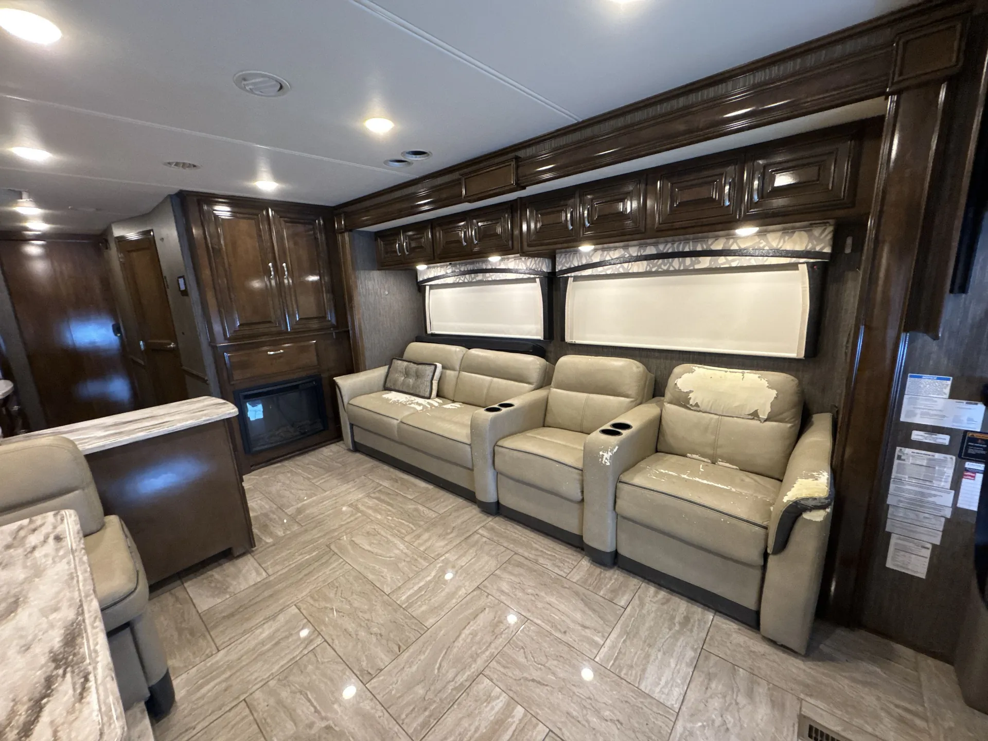 2019 Thor Motor Coach Aria 3902 — living area main