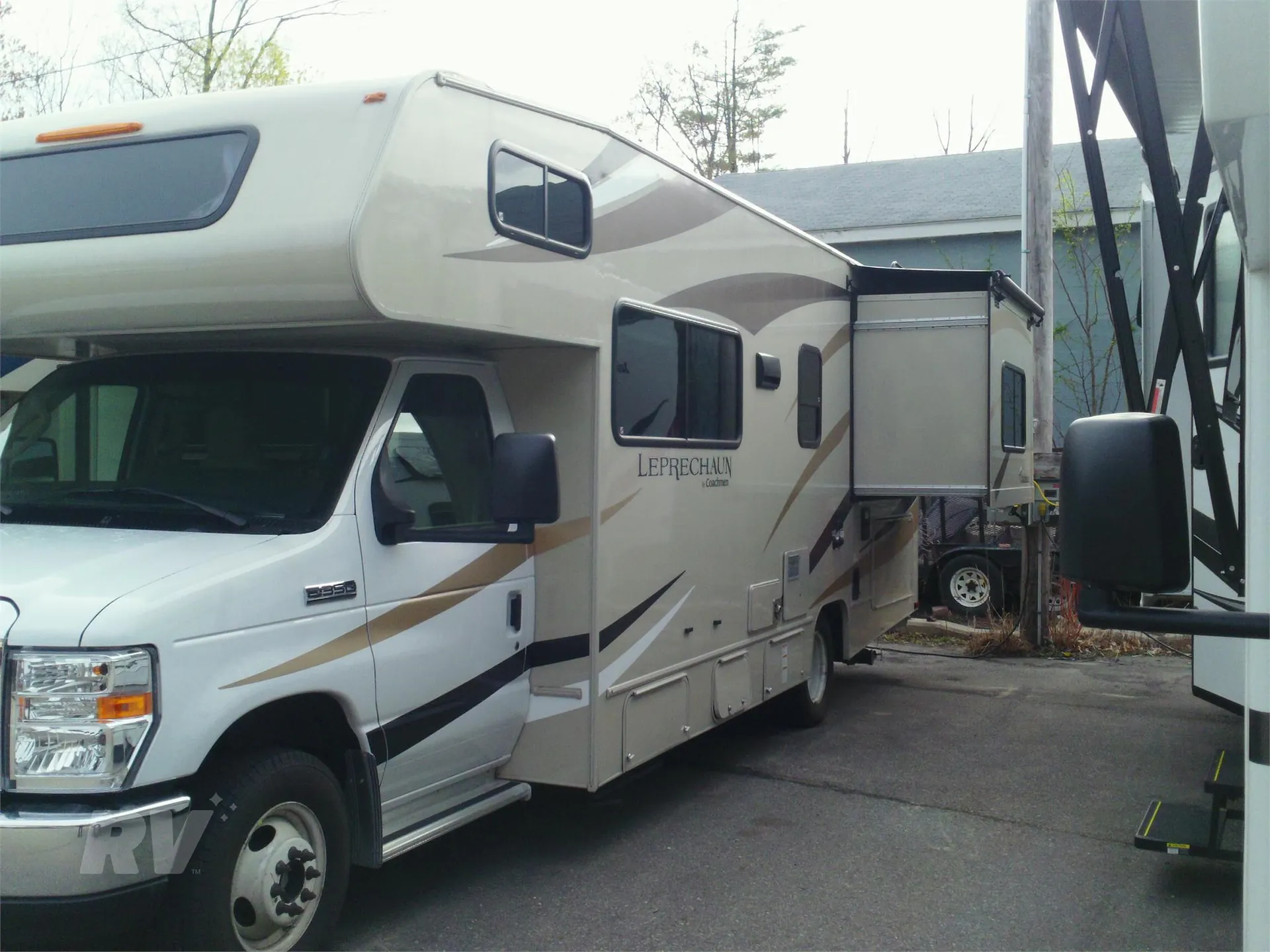 2019 Thor Motor Coach Hurricane 34R - Photo 3