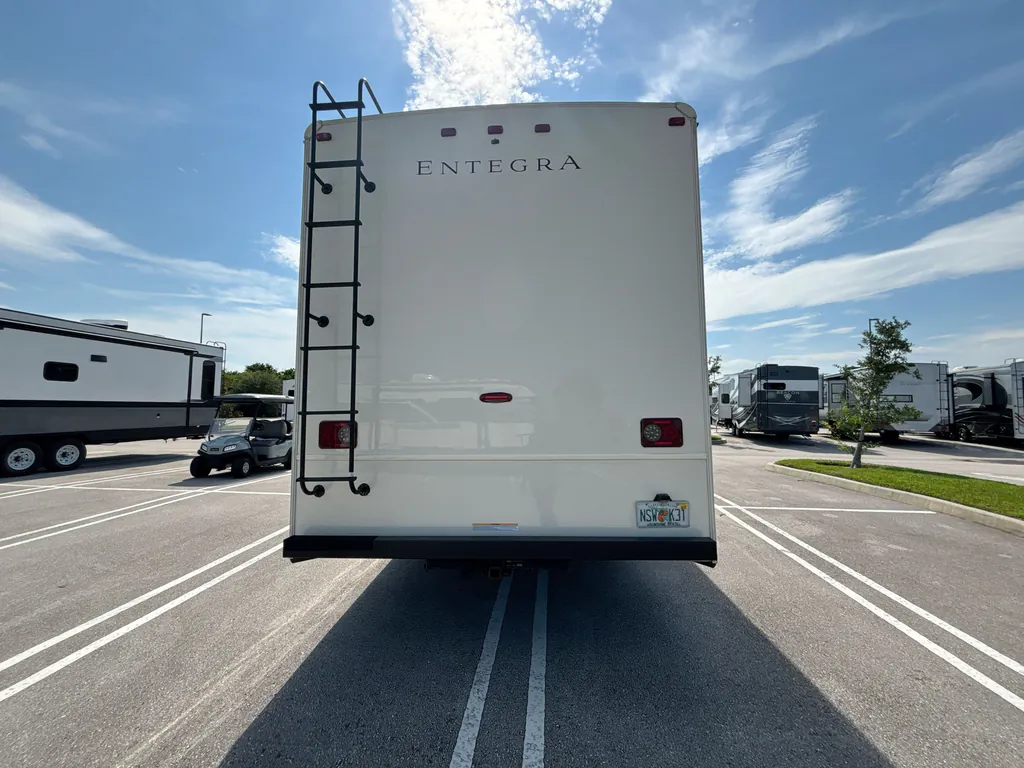 2023 Entegra Coach Vision 27A, Photos photo 7