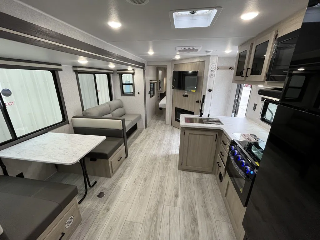 2026 East to West Della Terra 275BH, Photos photo 17