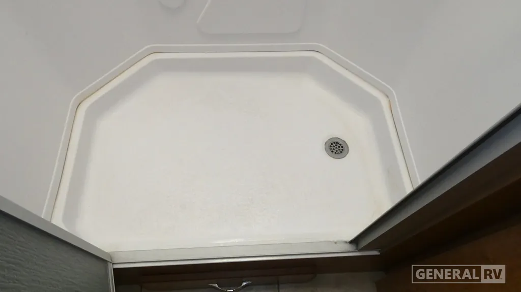 2016 Fleetwood Flair 26D, Photos photo 27
