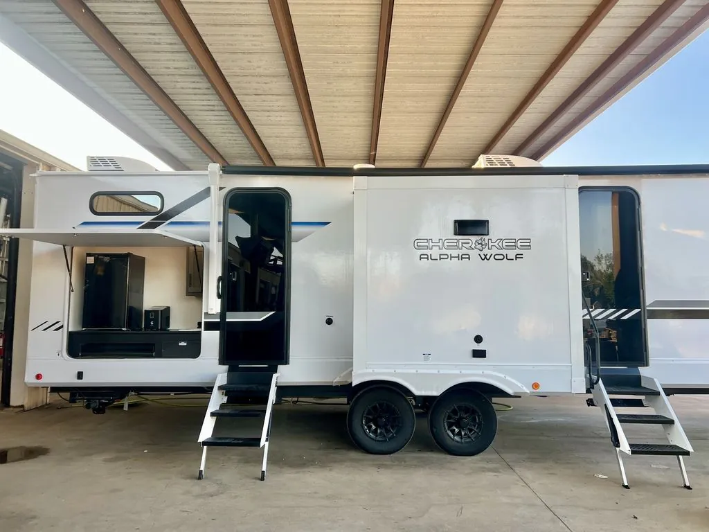 2026 Forest River Cherokee Alpha Wolf 33BH, Photos photo 12