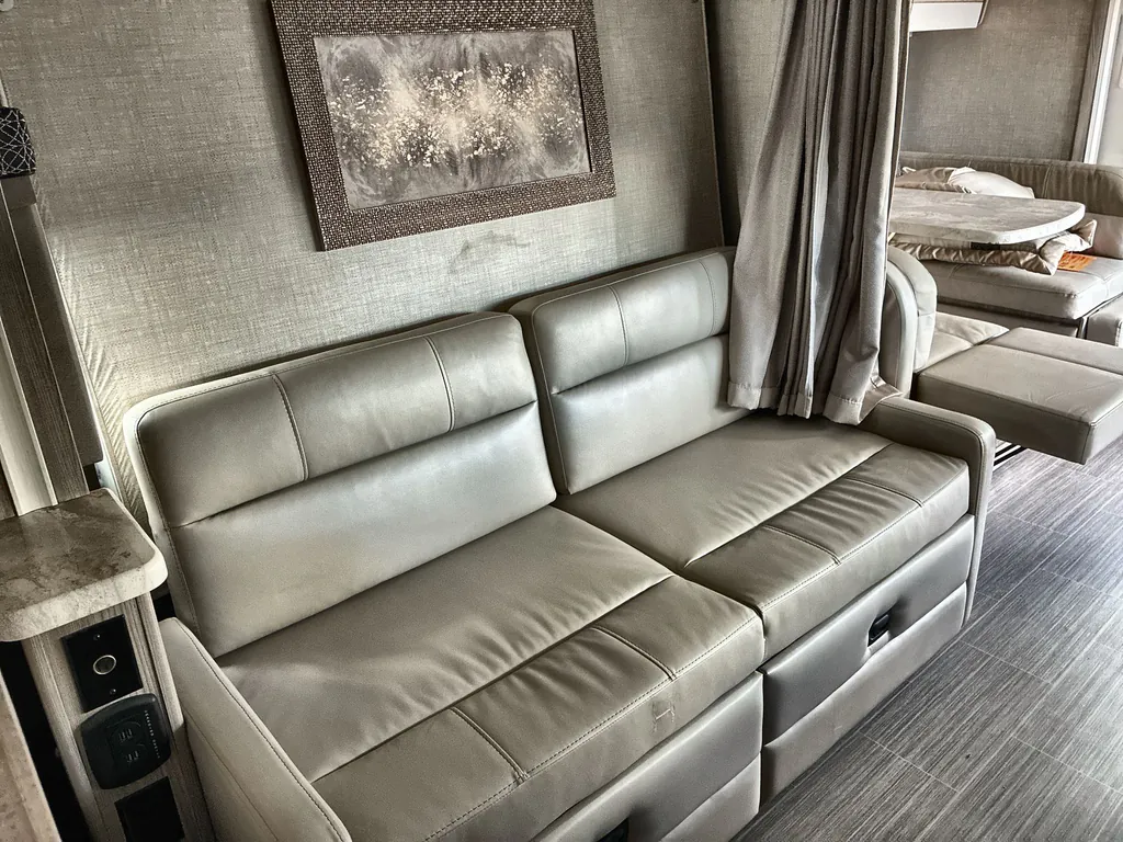 2020 Thor Motor Coach Tiburon 24FB, Photos photo 23