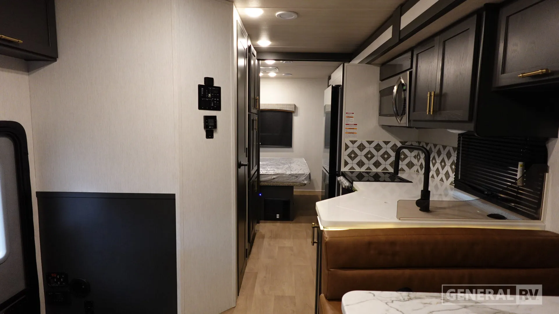 2027 NeXus RV Maximus 32MX - Photo 3
